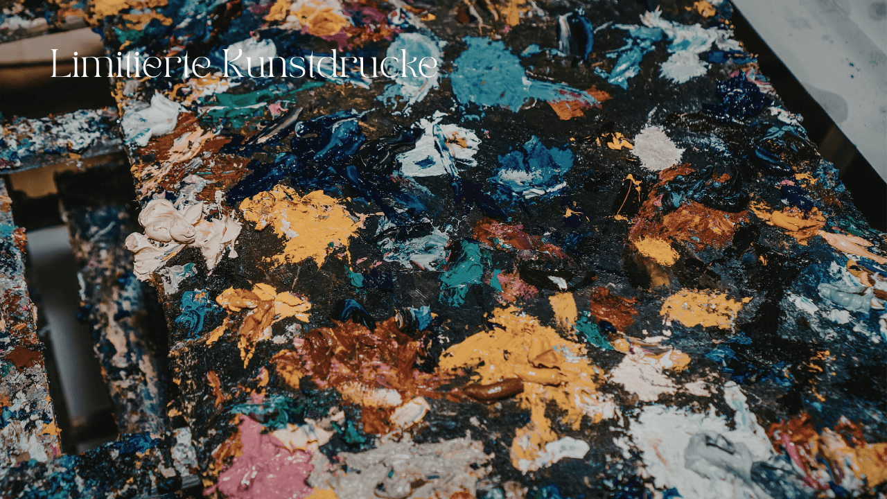 Limitierte Kunstdrucke – warum kleine Auflagen echte Kunst sind, Farbschichten auf einer Palette.