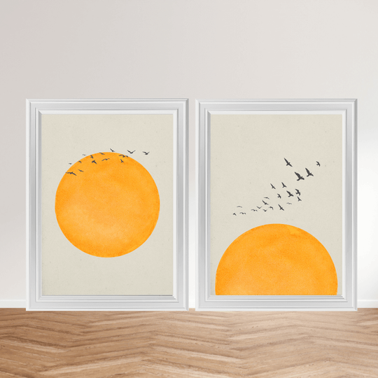 Minimal Art Poster A4 Set mit orangefarbenen Sonnenmotiven und Vögeln, hochwertige Kunstdrucke für entspannte Atmosphäre.