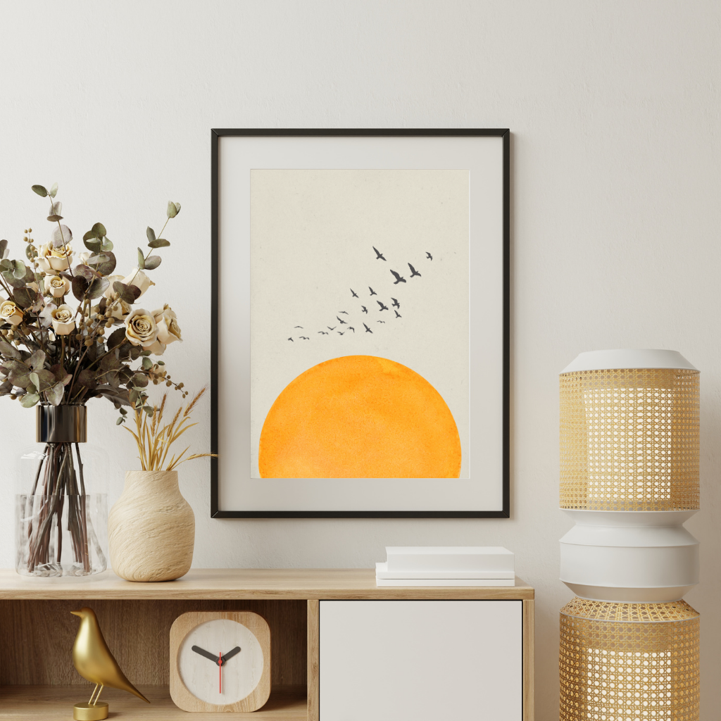 Minimal Art Poster mit orangefarbener Sonne und Vögeln, hochwertige Wandkunst für entspannte Atmosphäre.