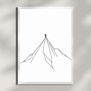 Minimalistisches Poster Set – Berg mit Wanderer auf dem Gipfel in klarem, reduziertem Design.