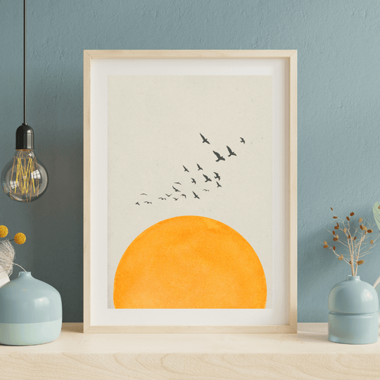 Minimal Art Kunstdruck „Sonnenaufgang & Vogelflug“ – A4, abstrahierte Darstellung von Sonne und Vögeln, modernes Design.