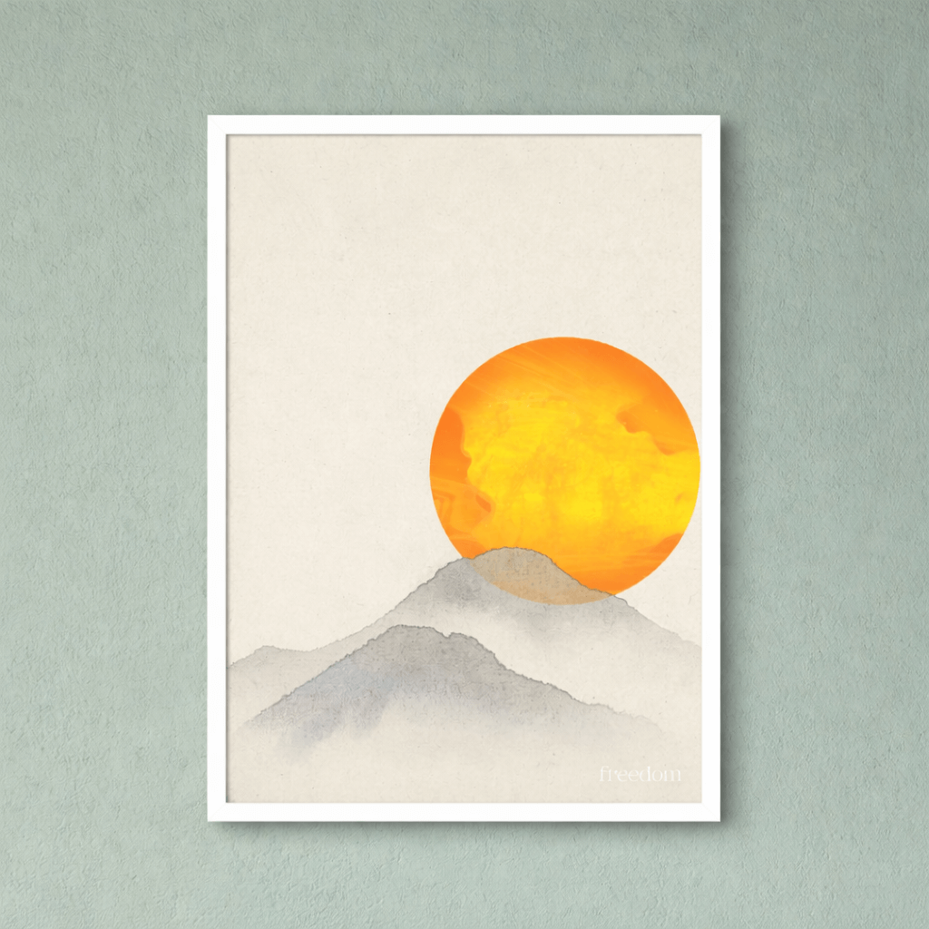 Poster Japandi Wandkunst – Minimal Art in Naturtönen „Freedom“. Minimalistisches Design mit Sonne und Bergen.