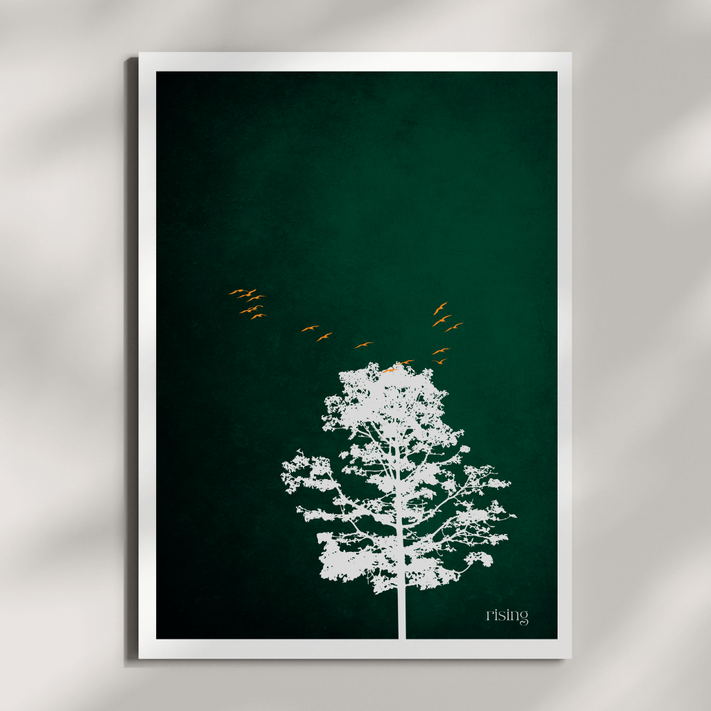 Poster Naturmotiv – Minimal Japandi Art „Rising“ – Abstrakte Wandkunst mit Baum und Vögeln auf grünem Hintergrund.