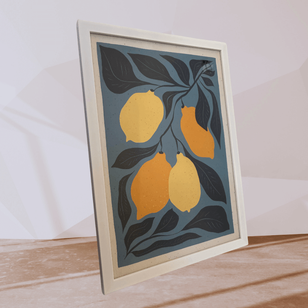 A4 Bilderrahmen weiß mit Kunstmotiv von gelben Zitronen auf blauem Hintergrund, ideal für Poster und Kunstdrucke.