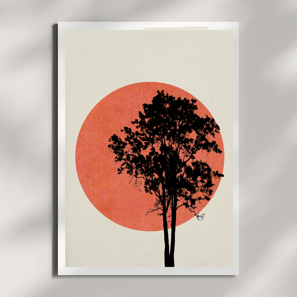 Minimal Art Kunstdruck mit Baum-Silhouette und roter Sonne, ideal für moderne Wohnräume.