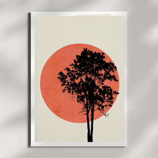 Minimal Art Kunstdruck mit Baum-Silhouette und roter Sonne, ideal für moderne Wohnräume.