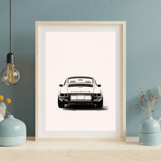 Porsche 911 G-Modell Heckansicht als minimalistischer Kunstdruck in einem stilvollen Rahmen.
