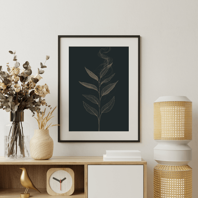 Boho Pflanzen Wandbild in Gold auf Dunkelblau, stilvoll und minimalistisch, für elegante Raumgestaltung.