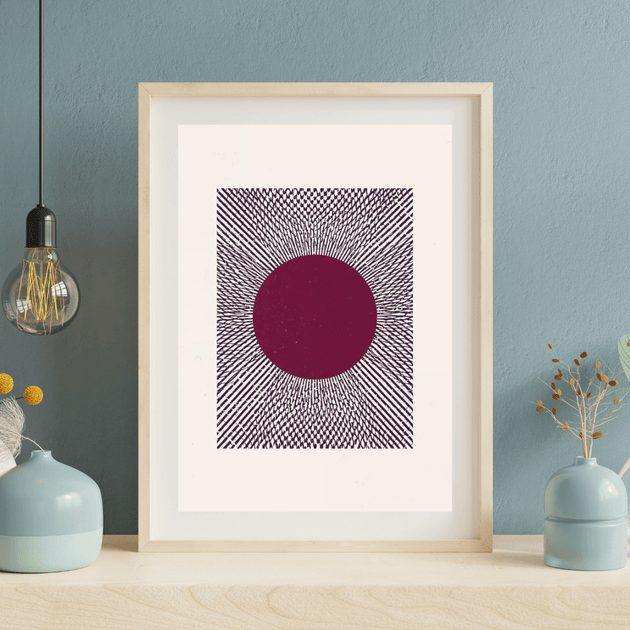 Geometrische Kunstdrucke Minimal Art – Modernes Wandbild mit lila Kreis und Strahlenmuster in A4 Größe.