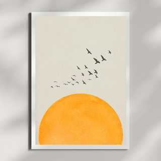 Minimal Art Kunstdruck „Sonnenaufgang & Vogelflug“ mit orangefarbenem Sonnenmotiv und fliegenden Vögeln.