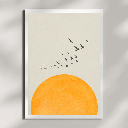 Minimal Art Kunstdruck „Sonnenaufgang & Vogelflug“ mit orangefarbenem Sonnenmotiv und fliegenden Vögeln.
